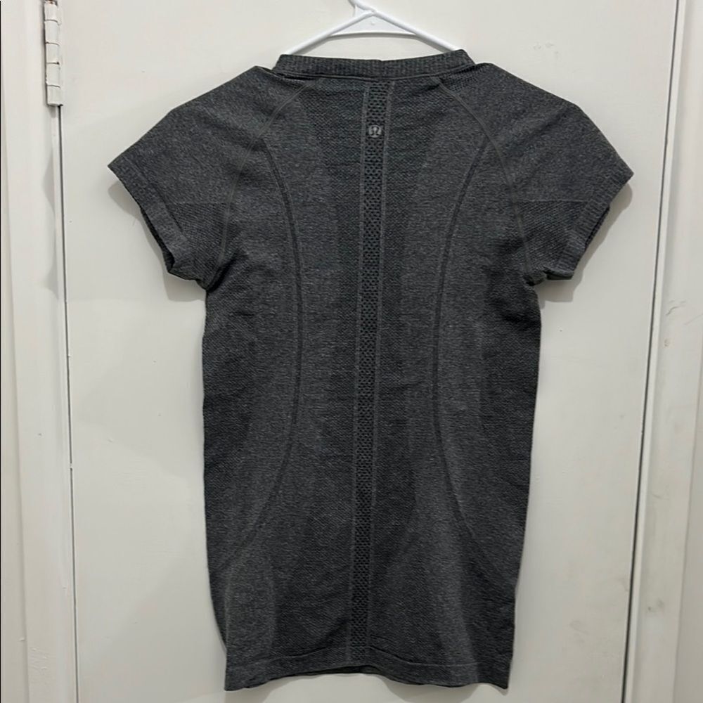 Lululemon top - Picture 2 of 2